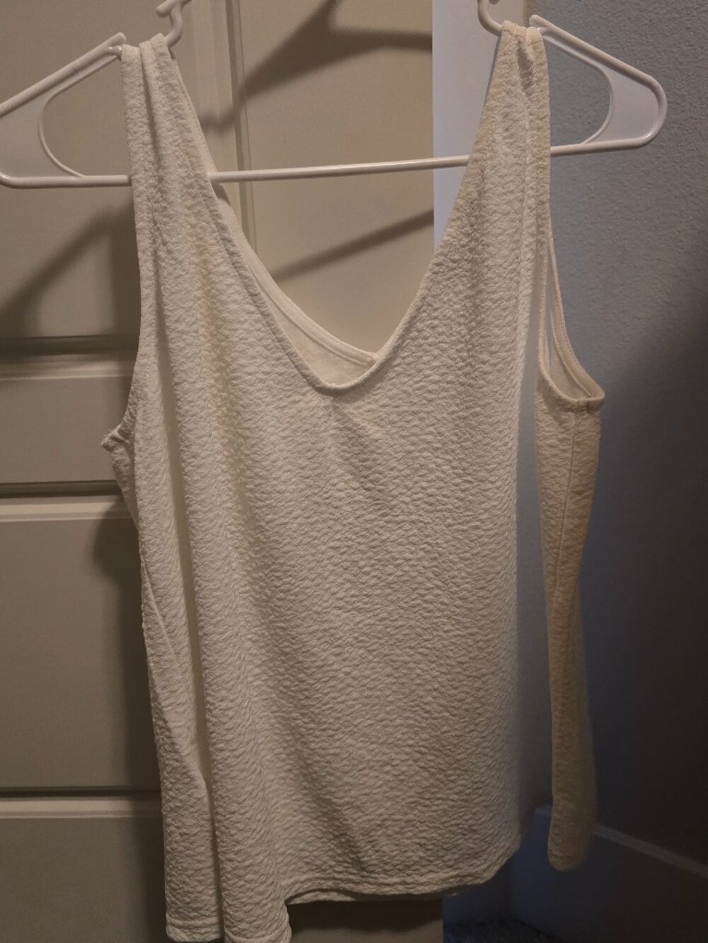 Mango Basics Textured White Tank Top - Size M (USA)